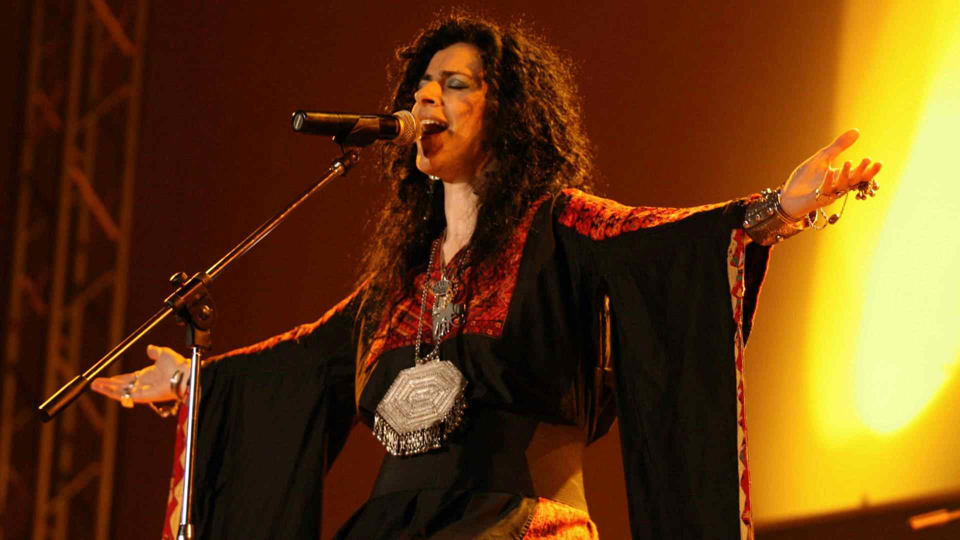 10 Arabic Singers To Help You Learn Arabic (All Dialects)